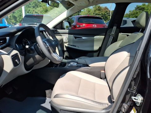 Used 2023 INFINITI QX50 Luxe w/ Accent Package AWD/4WD image 11