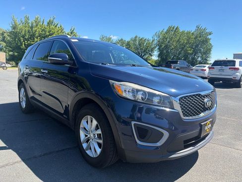 Used 2016 Kia Sorento AWD w/ LX Convenience Package image 1