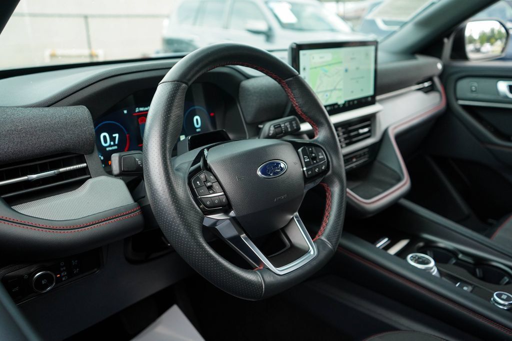 Used 2025 Ford Explorer ST-Line w/ ST-Line Street Pack AWD/4WD image 5
