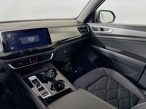 Used 2024 Volkswagen Atlas Cross Sport SE w/ Panoramic Sunroof Package image 22