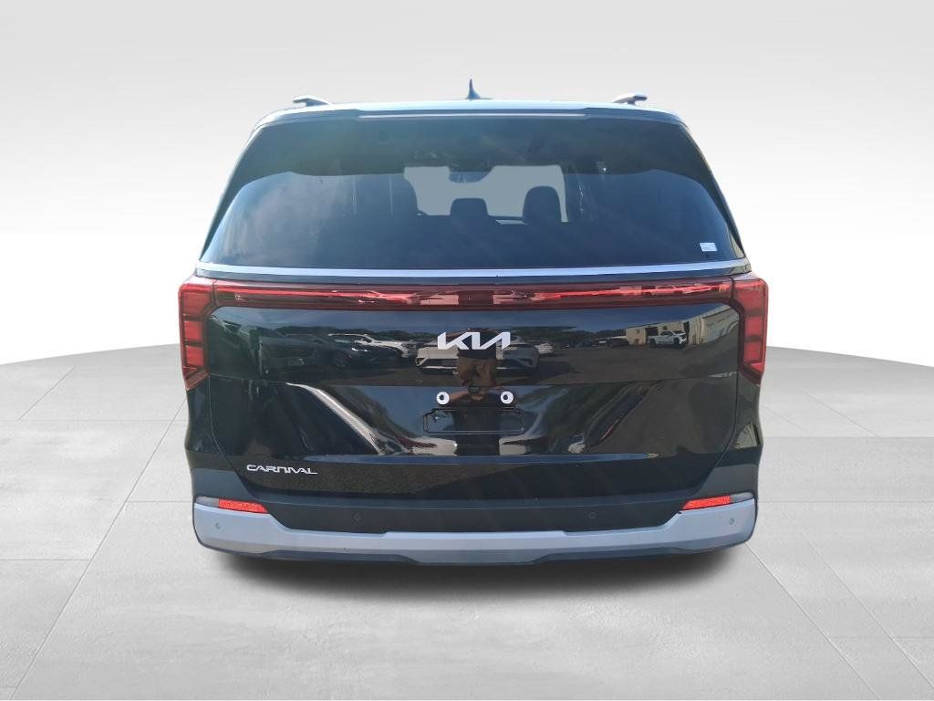Used 2026 Kia Carnival EX FWD image 6