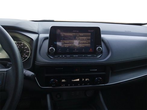 Used 2024 Nissan Rogue SV image 12