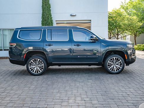 Used 2023 Jeep Grand Wagoneer Series III AWD/4WD image 4