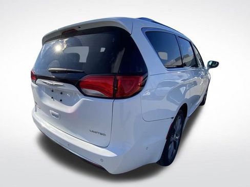Used 2019 Chrysler Pacifica Limited w/ Tire & Wheel Group image 8