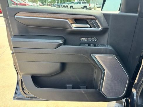 Certified 2023 Chevrolet Silverado 1500 High Country w/ High Country Premium Package AWD/4WD image 19