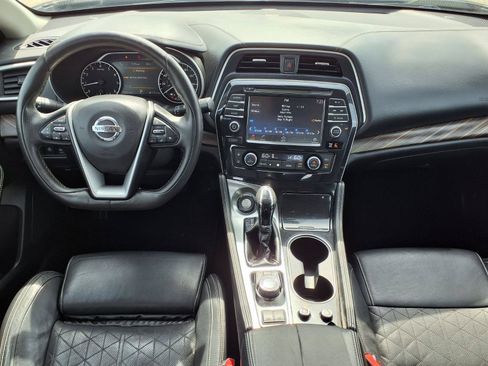Used 2017 Nissan Maxima Platinum w/ Medallion Package FWD image 11