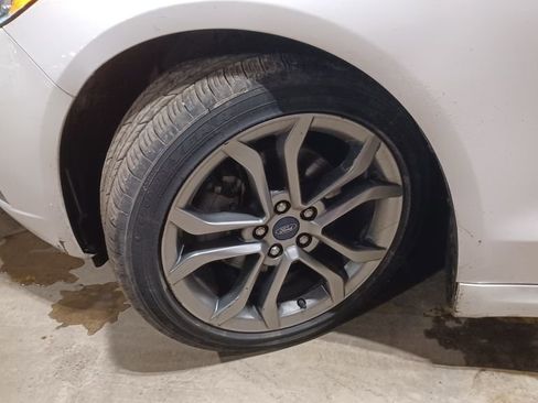 Used 2019 Ford Fusion Titanium image 3