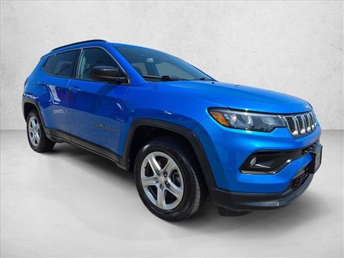 Used 2024 Jeep Compass Latitude AWD/4WD image 3