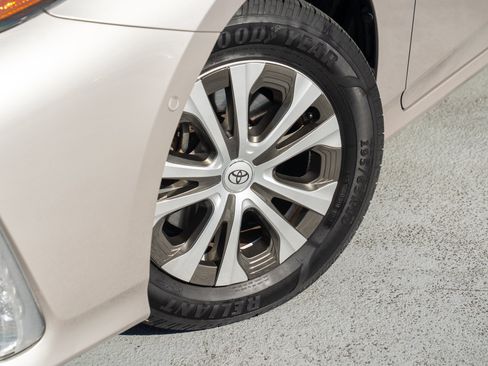 Used 2022 Toyota Prius Prime Limited FWD image 11