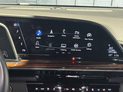 Used 2024 Cadillac Escalade Premium Luxury w/ Performance Package AWD/4WD image 15