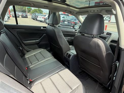 Used 2013 Volkswagen Jetta SE FWD image 10