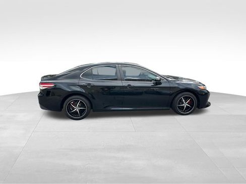 Used 2018 Toyota Camry L image 6