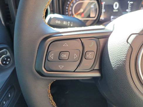 Used 2024 Jeep Gladiator Sport image 5