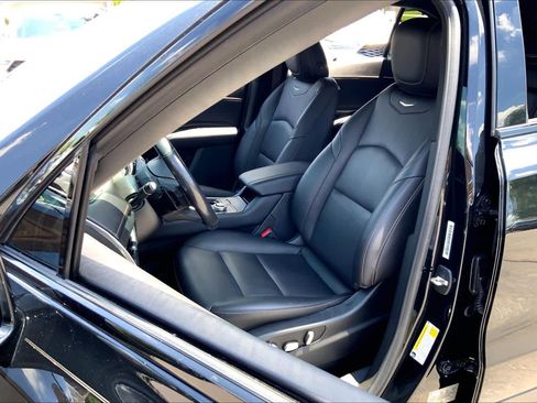 Used 2020 Cadillac XT4 Sport w/ Cold Weather Package FWD image 8