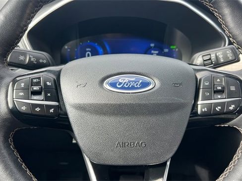 Used 2022 Ford Escape Titanium w/ Titanium Premium Package image 27