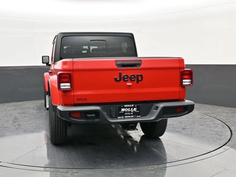 Used 2023 Jeep Gladiator Sport image 6