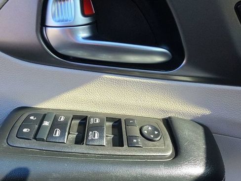 Used 2023 Chrysler Pacifica Touring-L FWD image 20