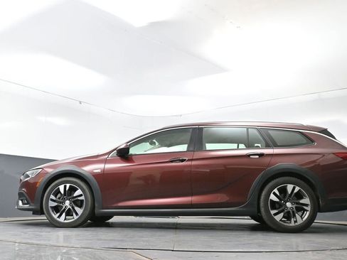 Used 2018 Buick Regal Preferred w/ Sights and Sounds Package AWD/4WD image 30