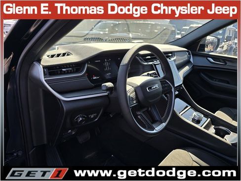 New 2025 Jeep Grand Cherokee Altitude image 8