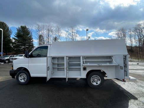 New 2026 Chevrolet Express 3500 w/ Power Convenience Package image 39