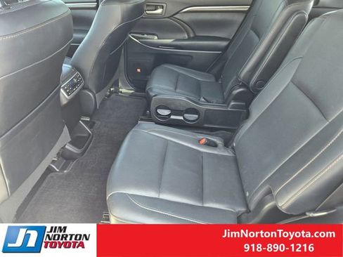Used 2016 Toyota Highlander Limited Platinum image 30