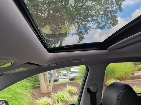 Used 2022 Hyundai Kona Limited FWD image 12