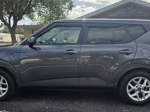 Used 2020 Kia Soul S image 2