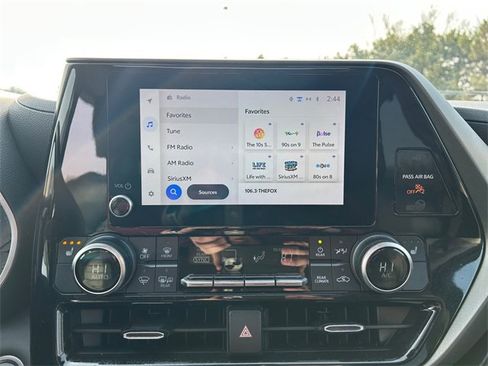 Used 2024 Toyota Highlander XLE image 30