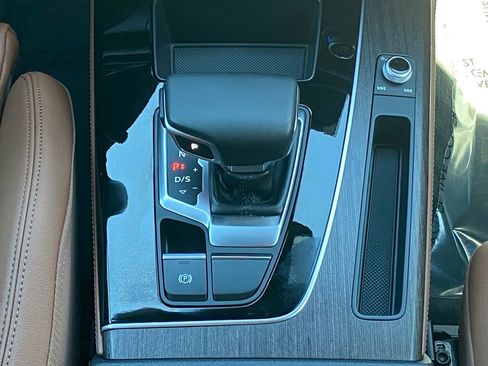 Used 2024 Audi Q5 e Premium Plus image 10