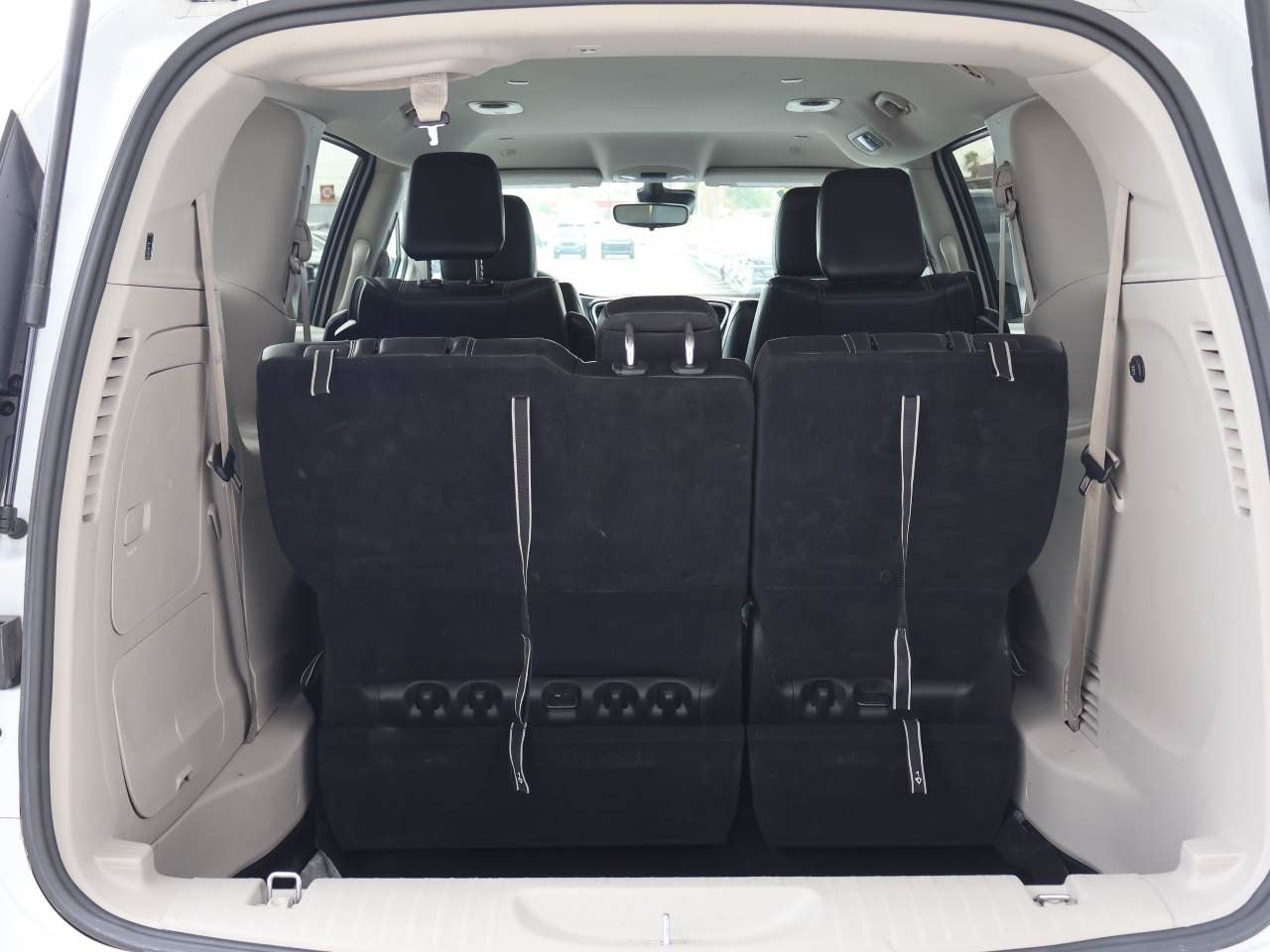 Used 2024 Chrysler Pacifica Limited FWD image 12