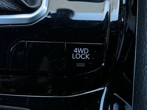 Used 2025 Jeep Compass Limited image 23