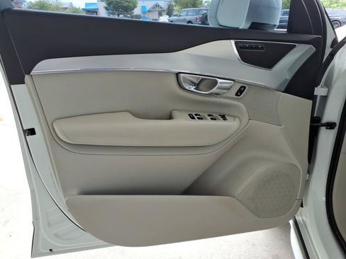 Used 2018 Volvo XC90 T6 Momentum w/ Convenience Package AWD/4WD image 4