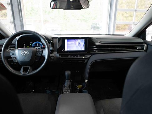 Used 2025 Toyota Camry LE FWD image 20