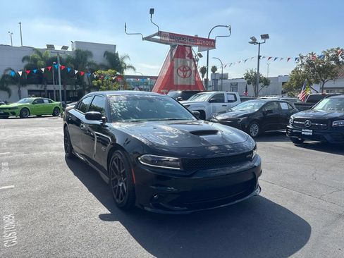 Used 2018 Dodge Charger R/T Scat Pack RWD image 2