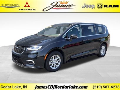 Used 2025 Chrysler Pacifica Select