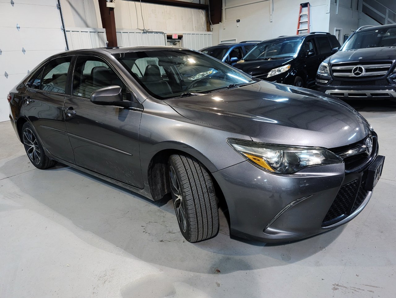 Used 2016 Toyota Camry XSE w/ Moonroof Package FWD image 11