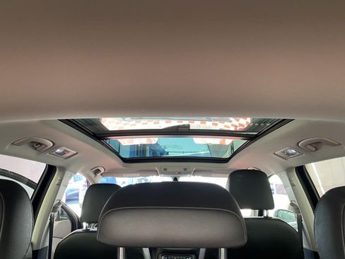 Used 2018 Volkswagen Tiguan SEL image 16