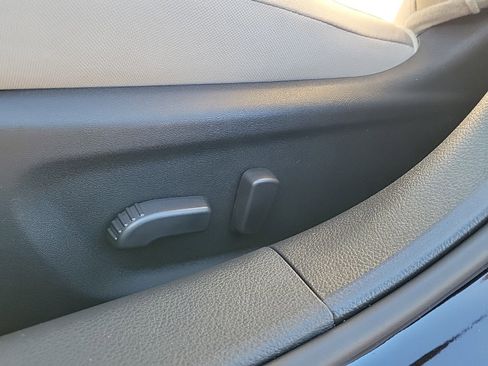 Used 2025 Nissan Altima 2.5 SV FWD image 18