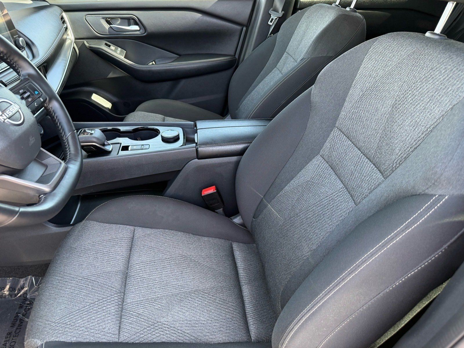 Used 2025 Nissan Rogue SV AWD/4WD image 13