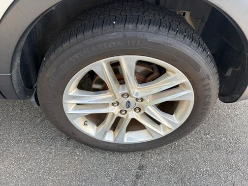 Used 2017 Ford Explorer XLT w/ Equipment Group 202A FWD image 26