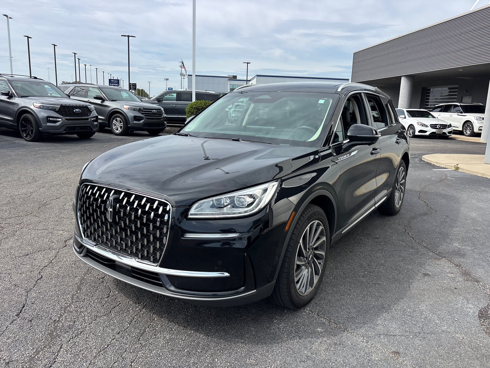 Used 2023 Lincoln Corsair Reserve w/ Equipment Group 202A AWD/4WD image 3