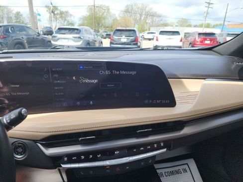 Used 2024 Cadillac XT4 Premium Luxury AWD/4WD image 18