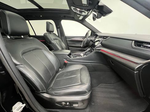 Used 2024 Jeep Grand Cherokee L Overland image 11