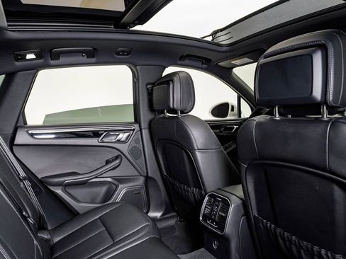 Certified 2026 Porsche Macan AWD/4WD image 16