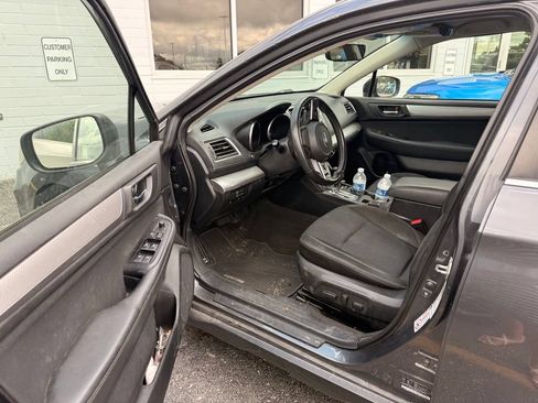 Used 2019 Subaru Outback 2.5i Premium AWD/4WD image 3