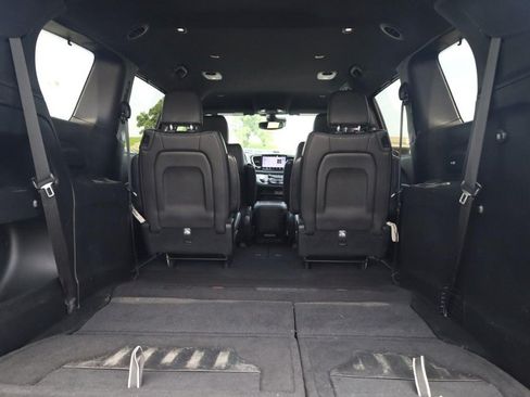 Used 2021 Chrysler Pacifica Touring-L w/ Premium & Safety Sphere Group FWD image 27