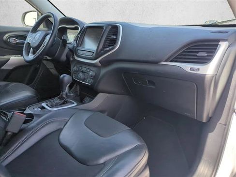 Used 2018 Jeep Cherokee Latitude Plus image 26