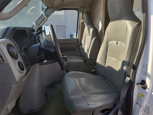 Used 2016 Ford E-350 and Econoline 350 Super Duty image 8