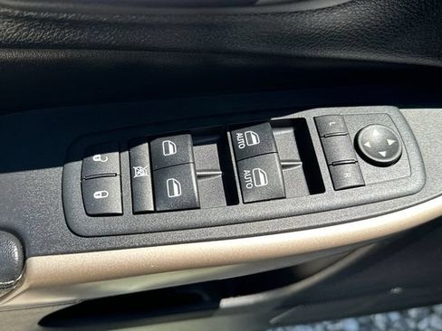 Used 2018 Jeep Cherokee Limited w/ High Altitude Package AWD/4WD image 24