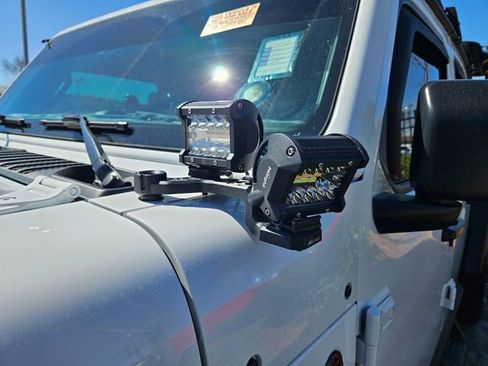 Used 2023 Jeep Gladiator Mojave image 9